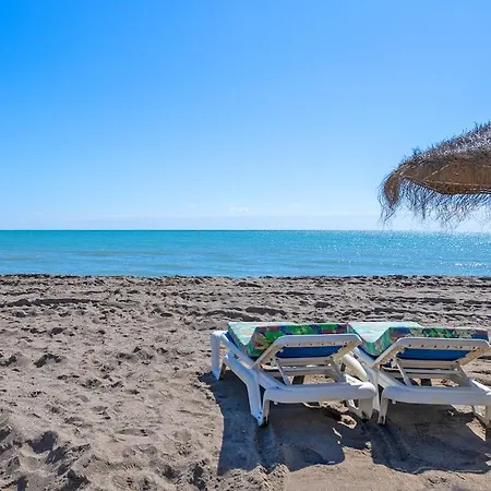 Junto A La Playa *